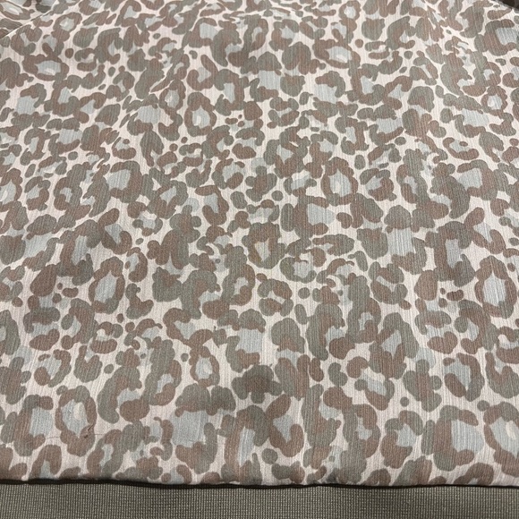 DKNY Women's Animal Print Sweatshirt - Olive. Sz/M - Picture 3 of 10